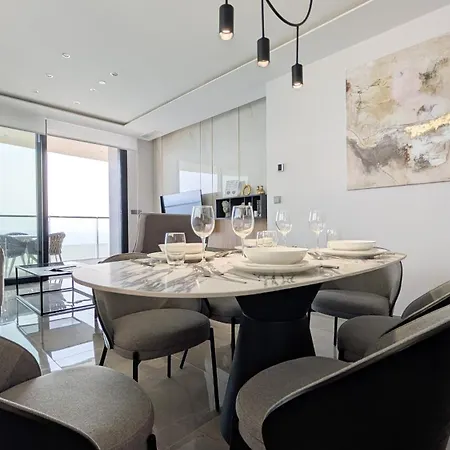 Sunset Sailors Show アパート